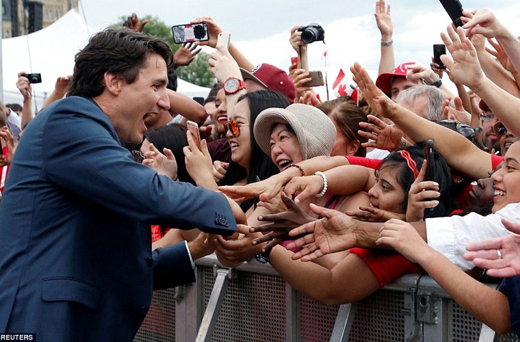 TT Justin Trudeau nhay het minh trong ngay Quoc Khanh Canada-Hinh-4